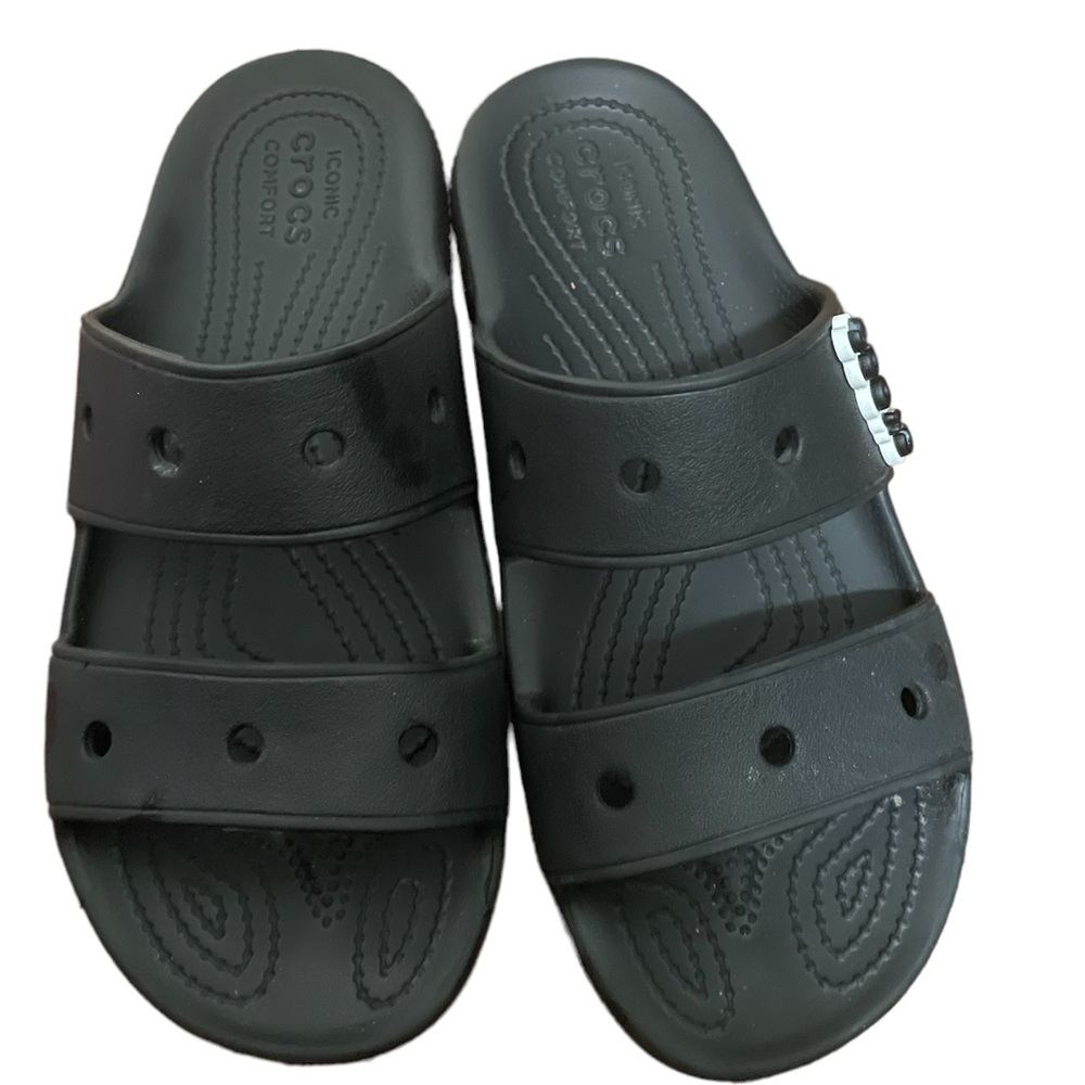 Croc sandals comes with croc charm!!!